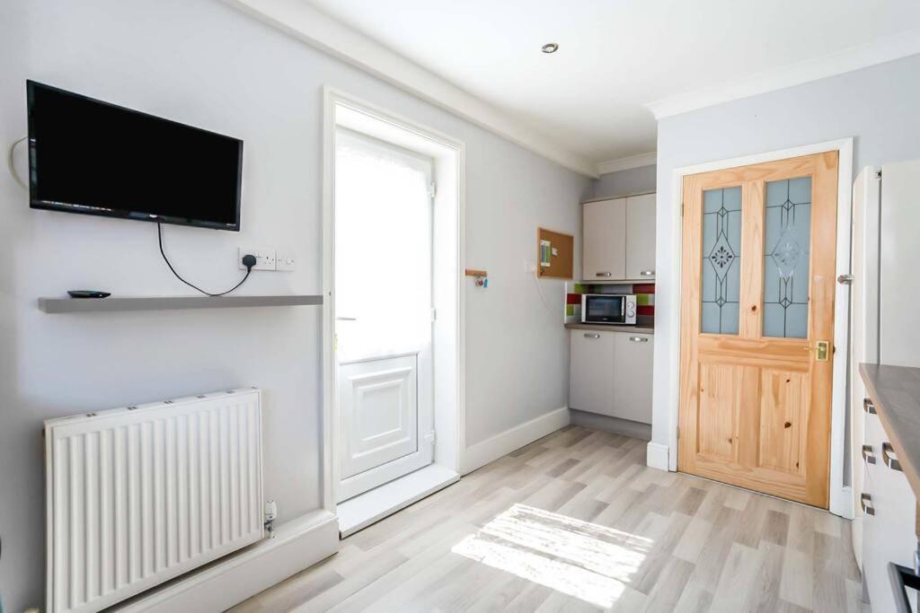 Beautiful 3 Bedroom Home, 10 Minutes Walk To Beach. Кліторпс Екстер'єр фото